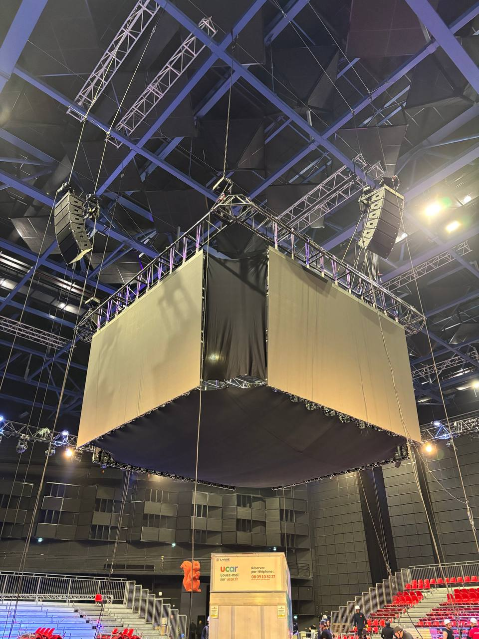 Nouvelle réalisation - Écran suspendu en salle